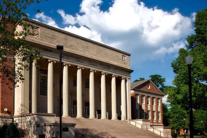 Choosing The Right College: Big or Small?